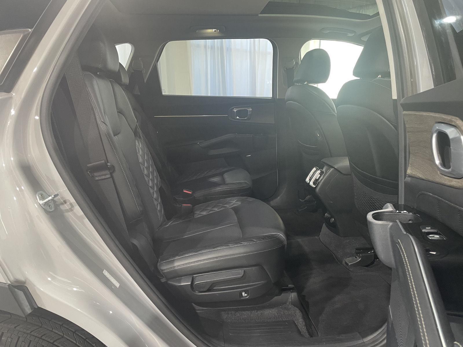 Vehicle photo 28