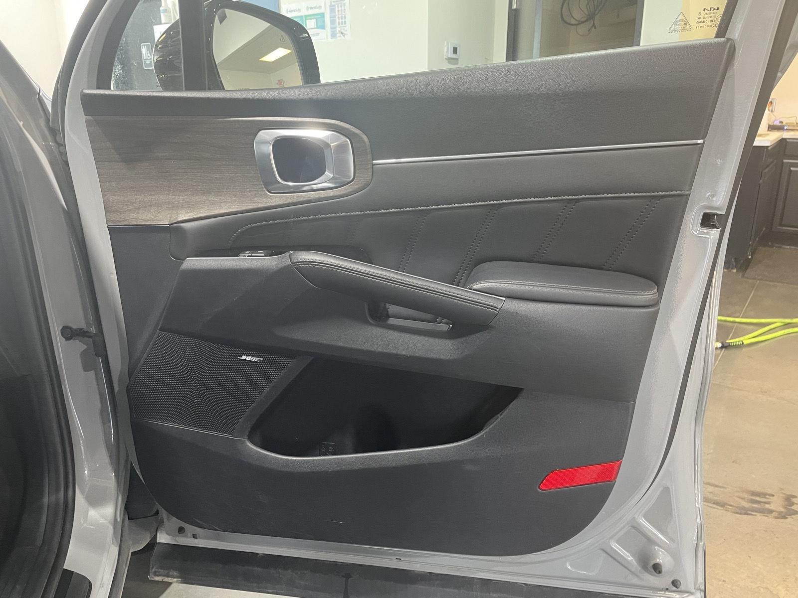 Vehicle photo 30
