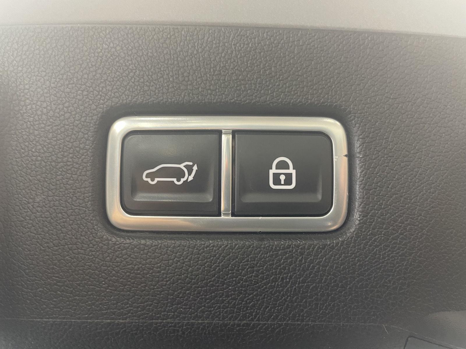 Vehicle photo 43