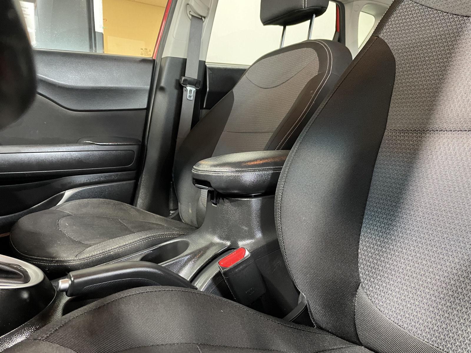 Vehicle photo 14