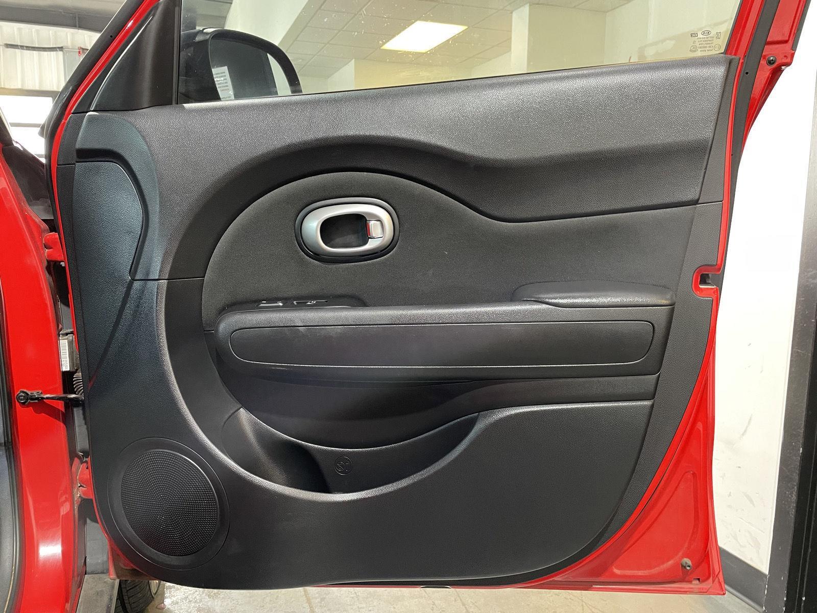 Vehicle photo 19