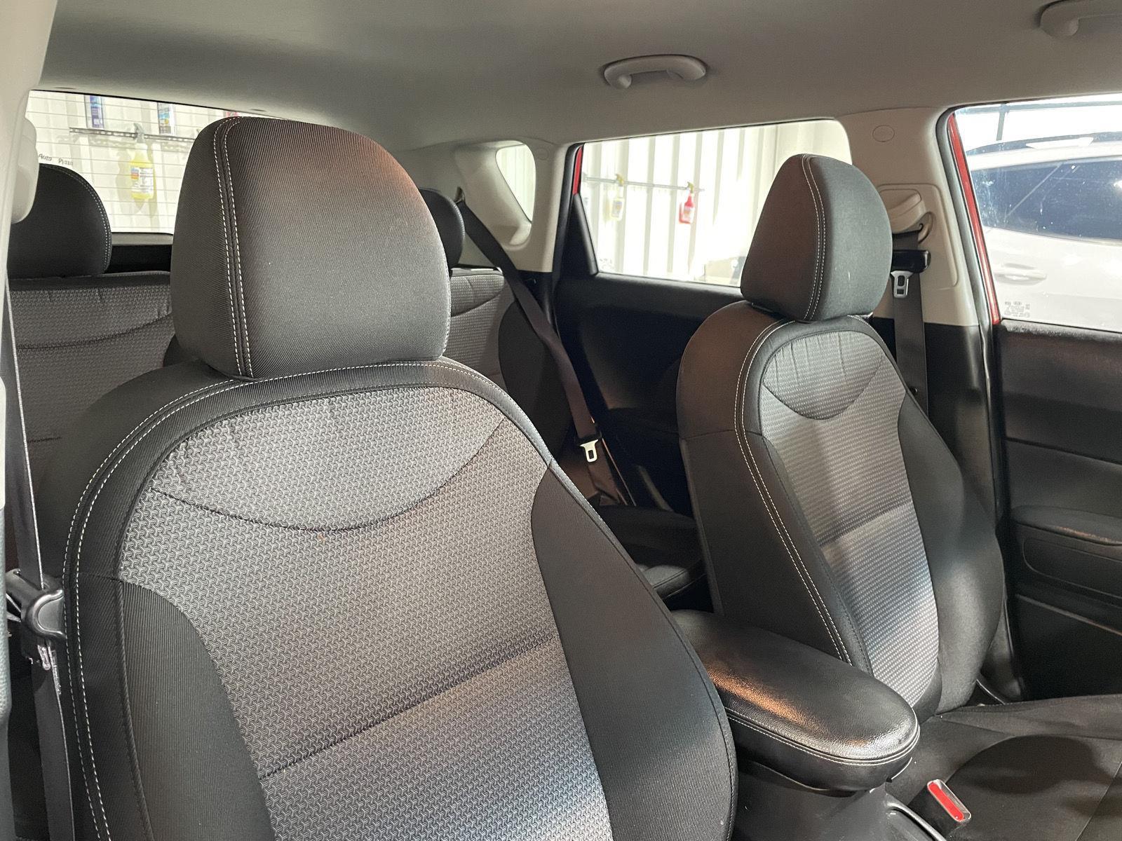 Vehicle photo 21