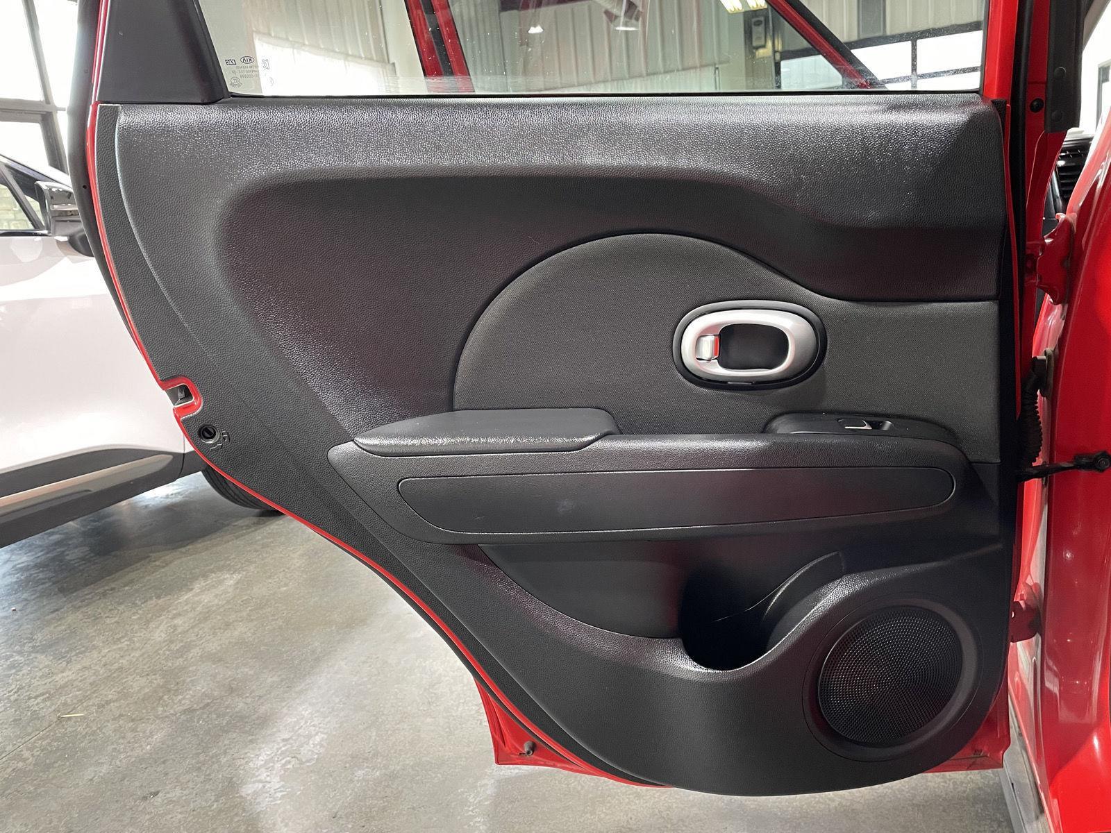 Vehicle photo 22