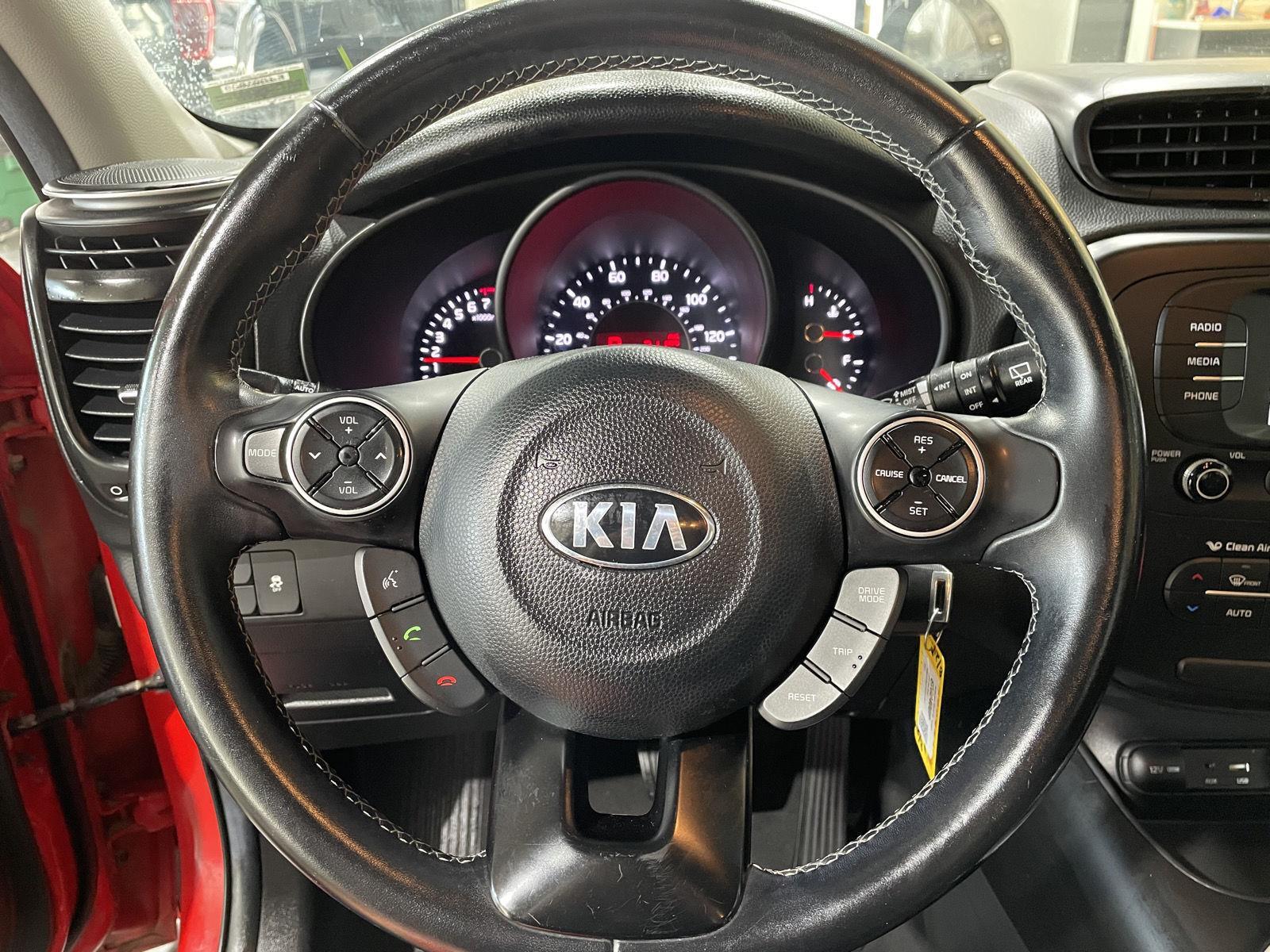 Vehicle photo 24
