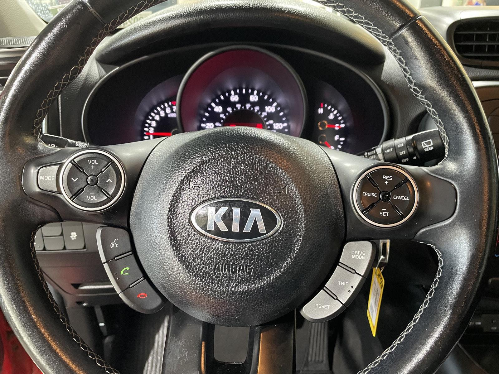 Vehicle photo 25