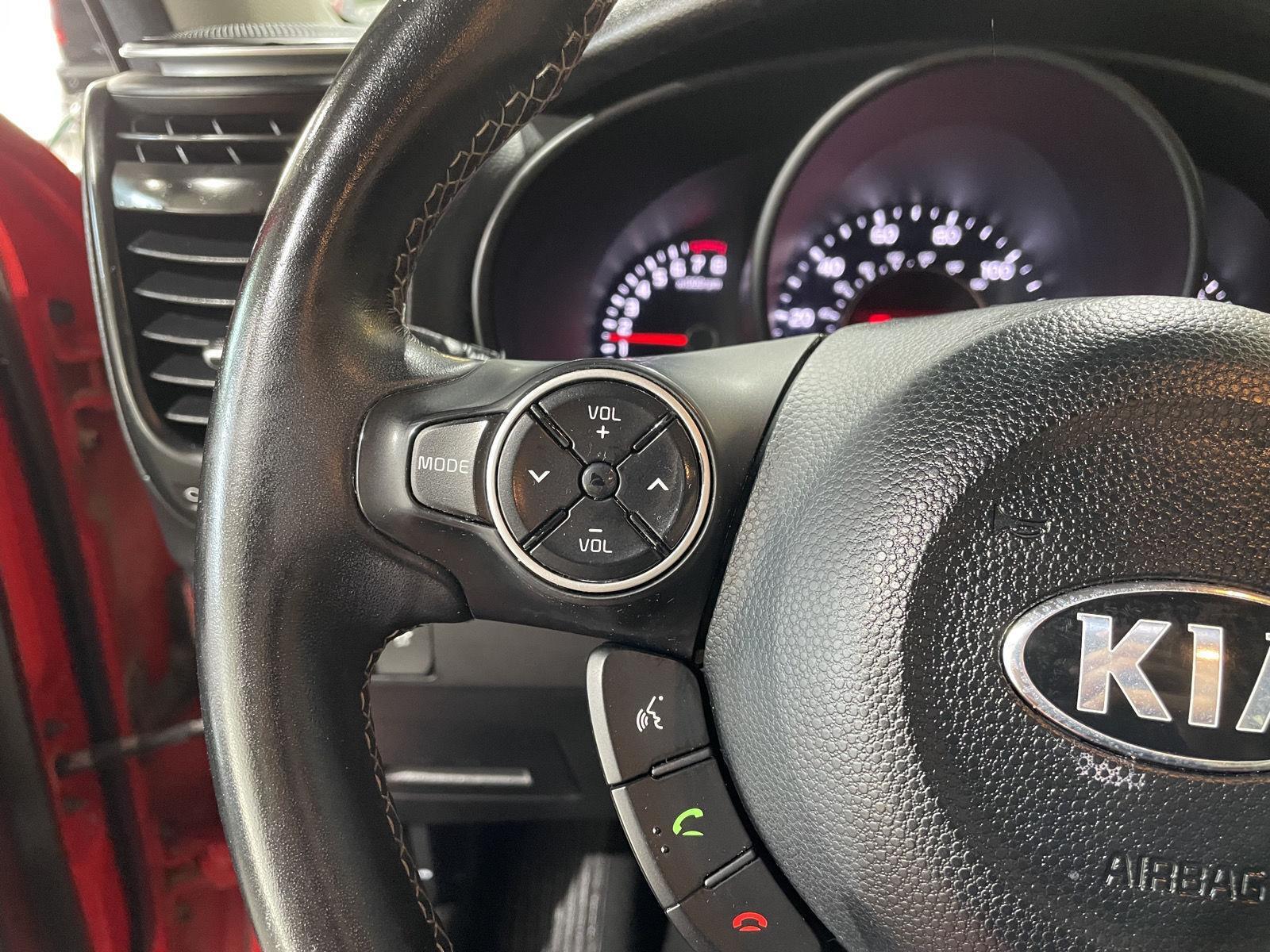 Vehicle photo 26