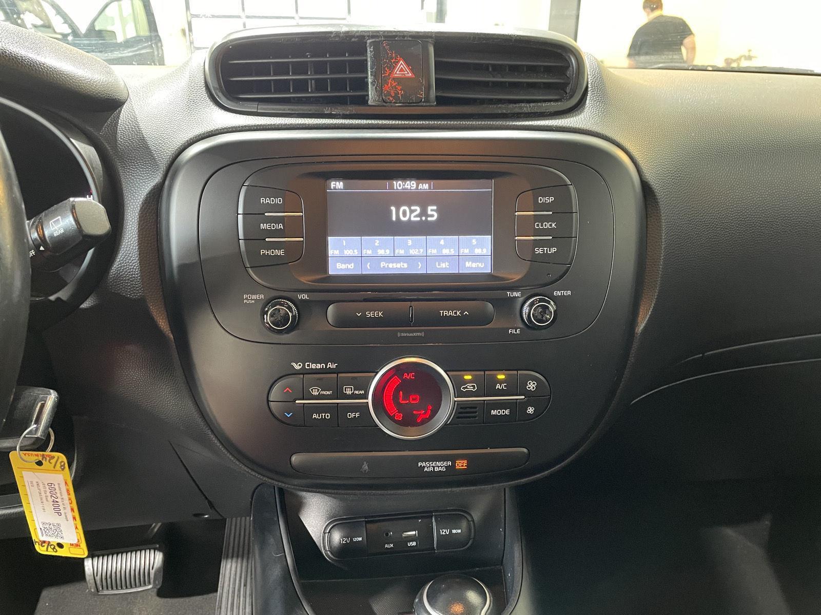 Vehicle photo 28