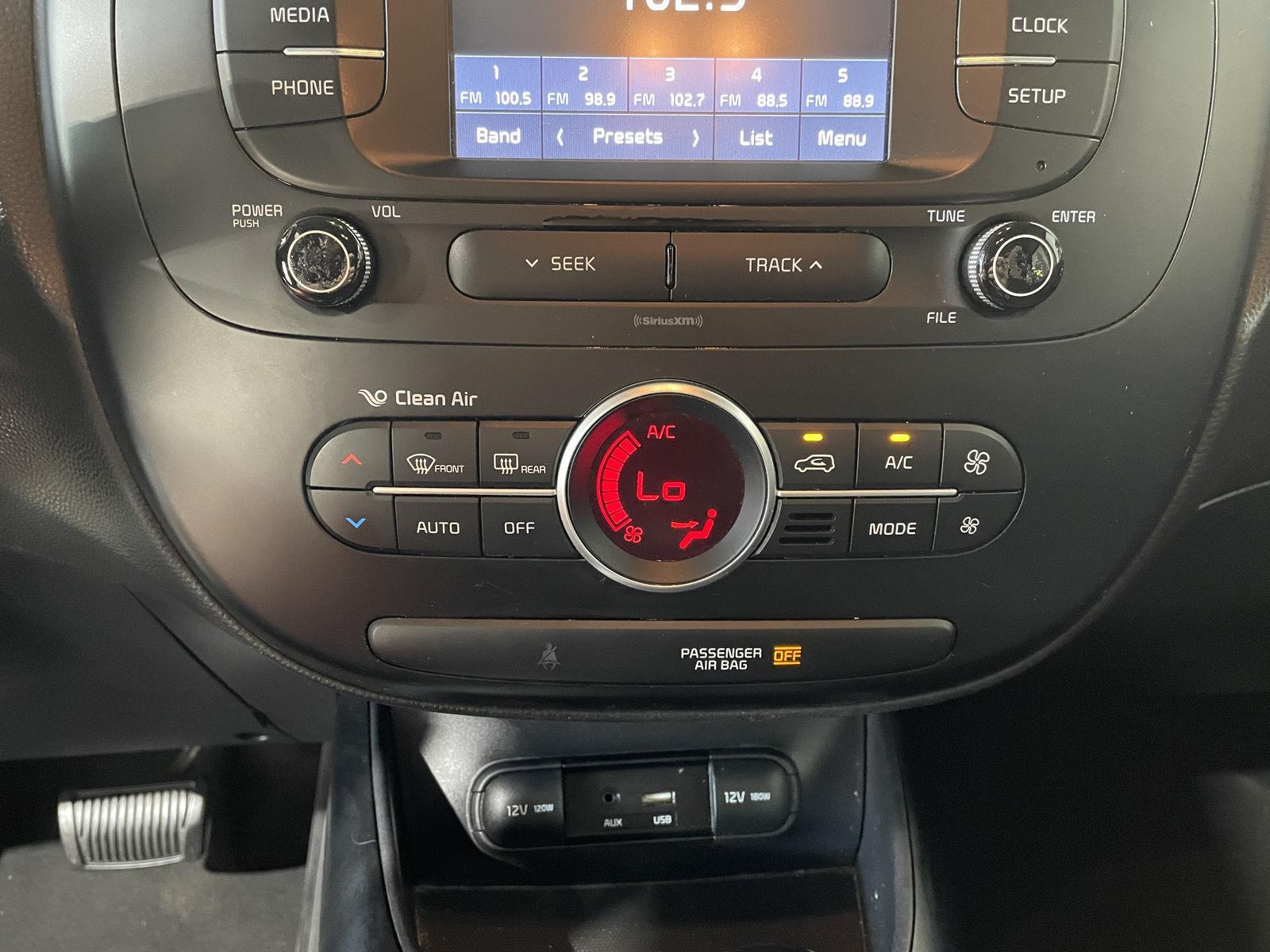 Vehicle photo 29