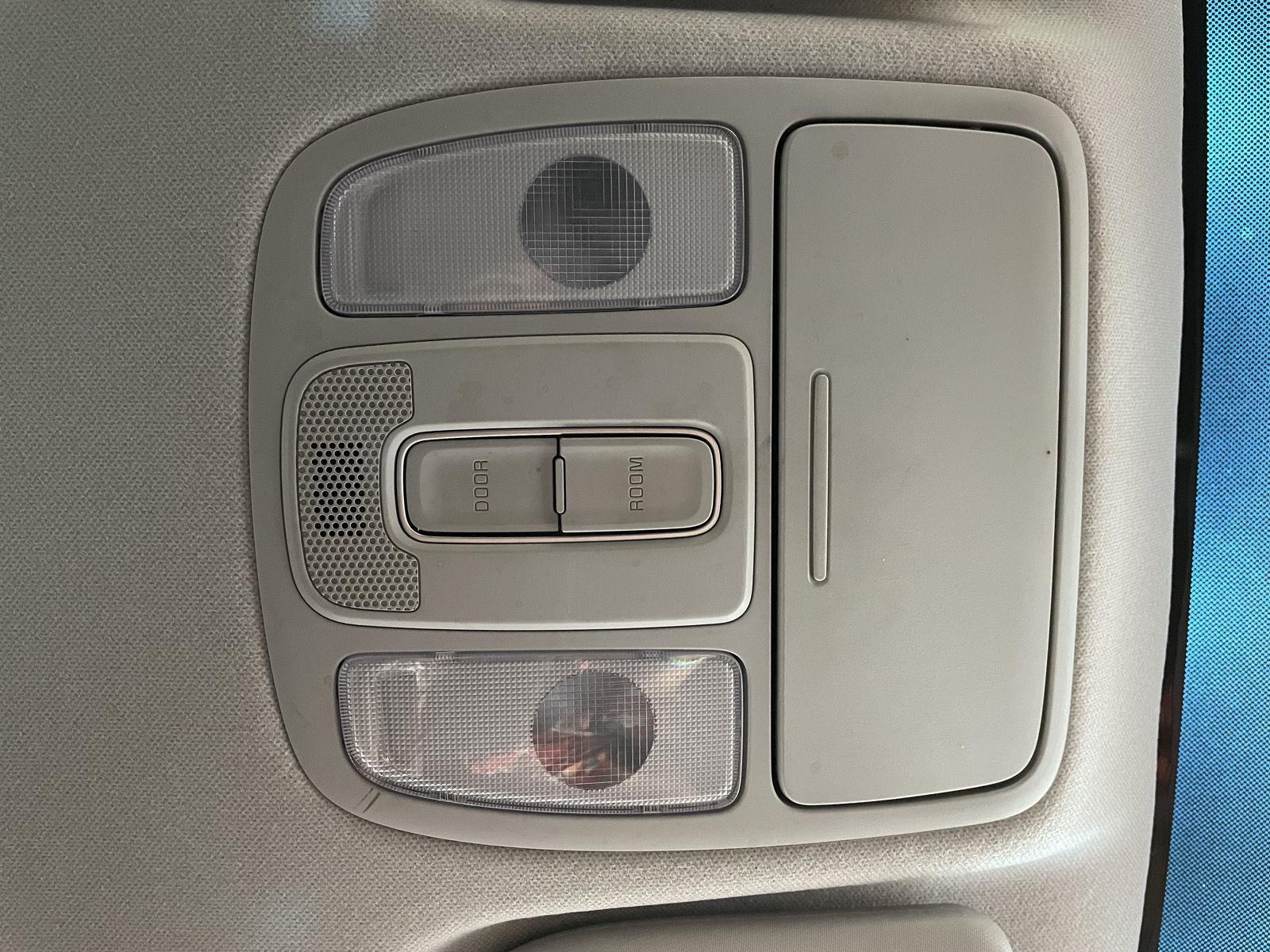 Vehicle photo 30