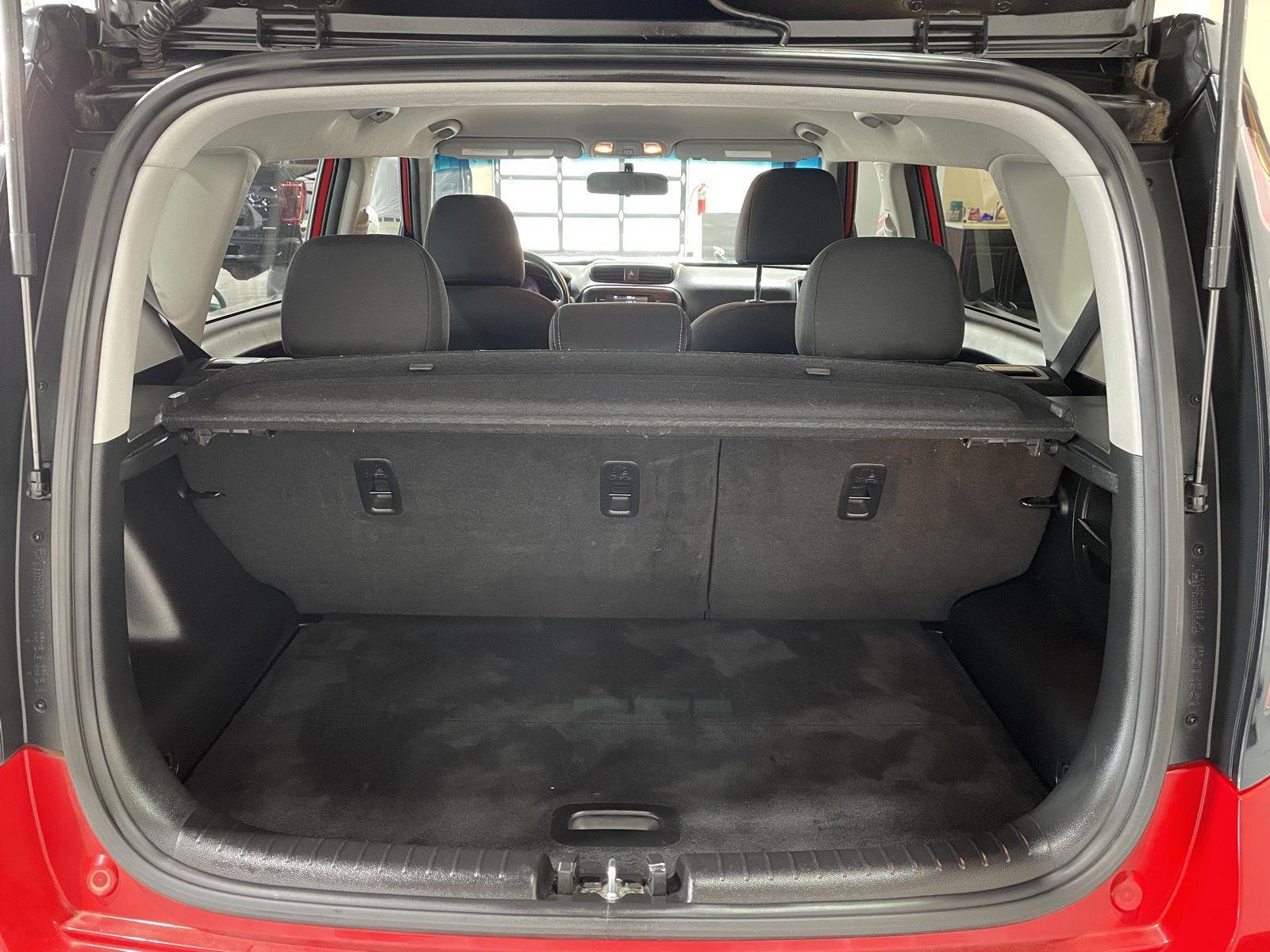 Vehicle photo 33