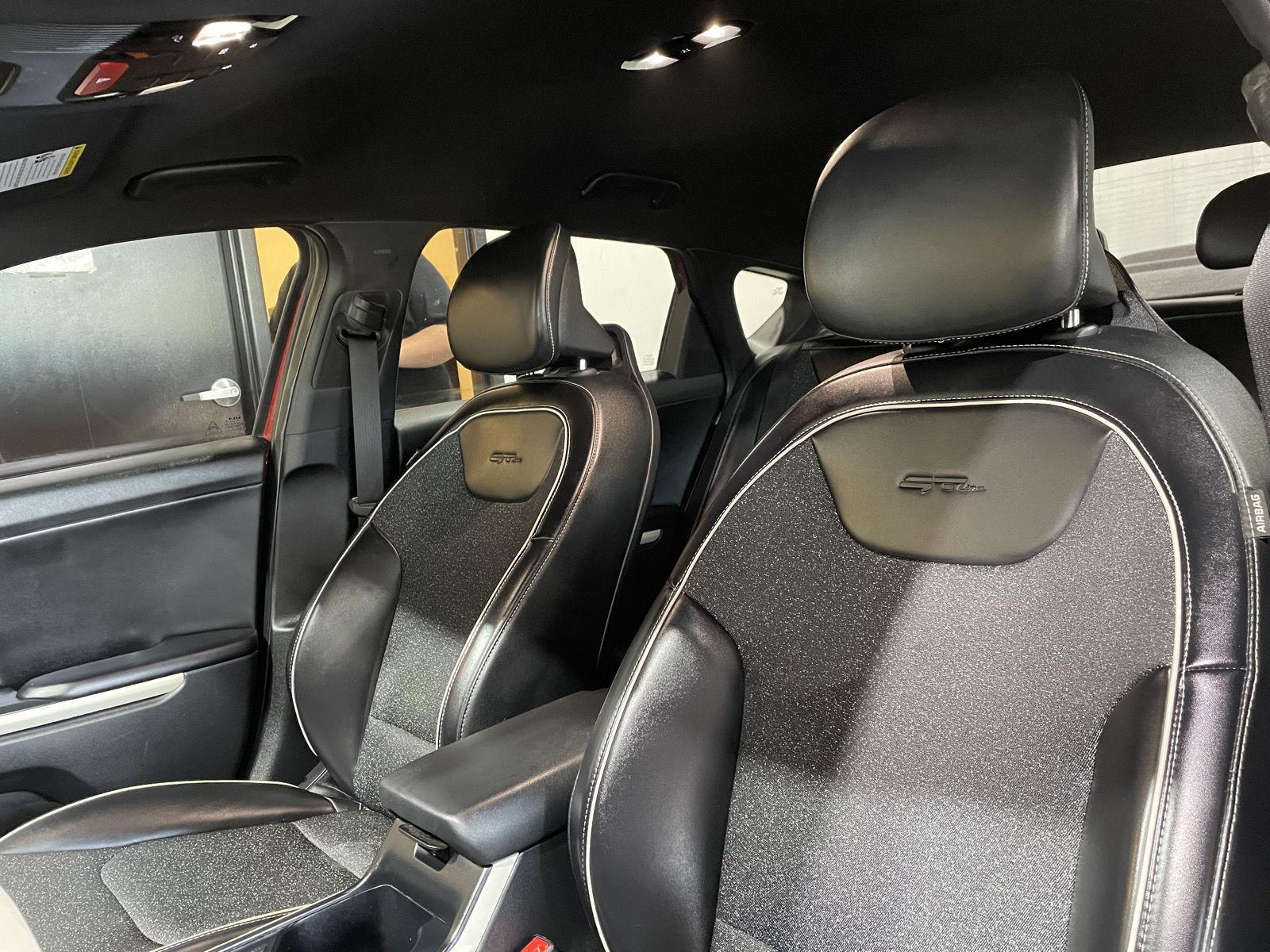 Vehicle photo 12