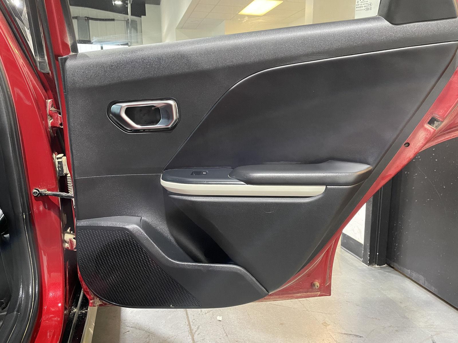 Vehicle photo 16