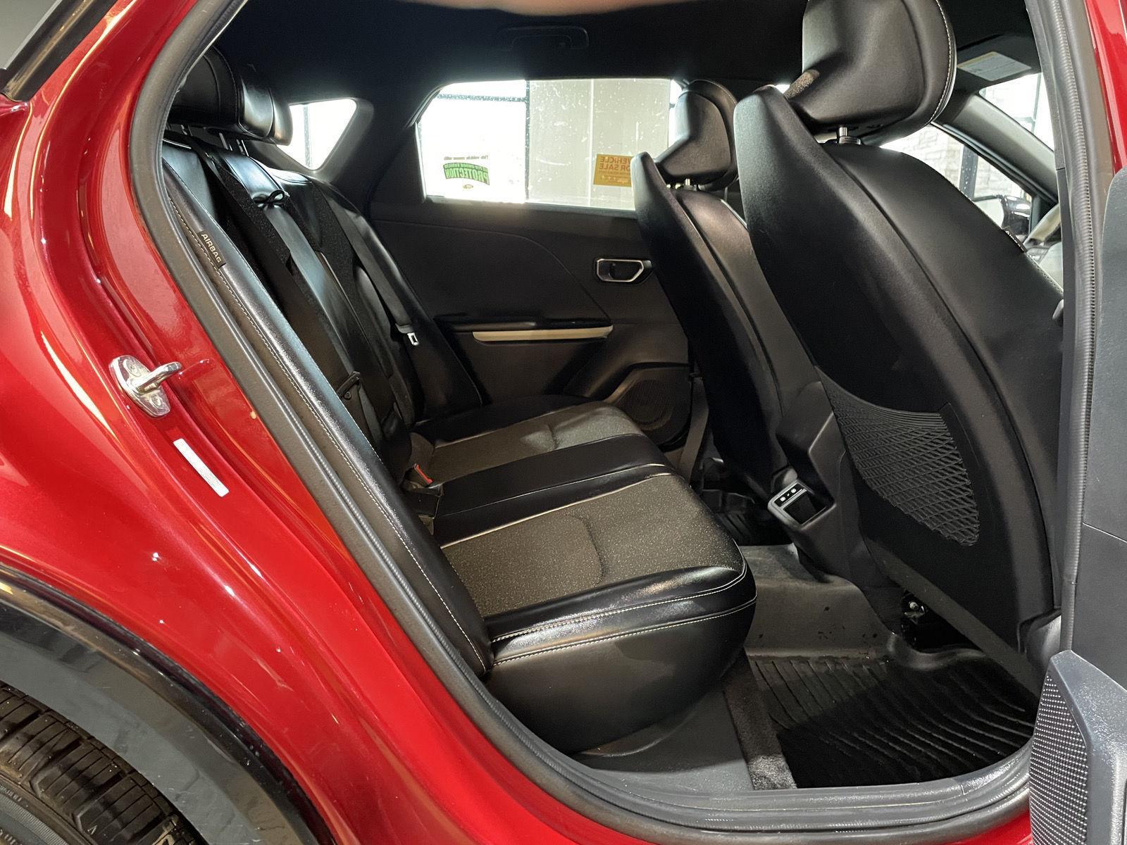 Vehicle photo 17