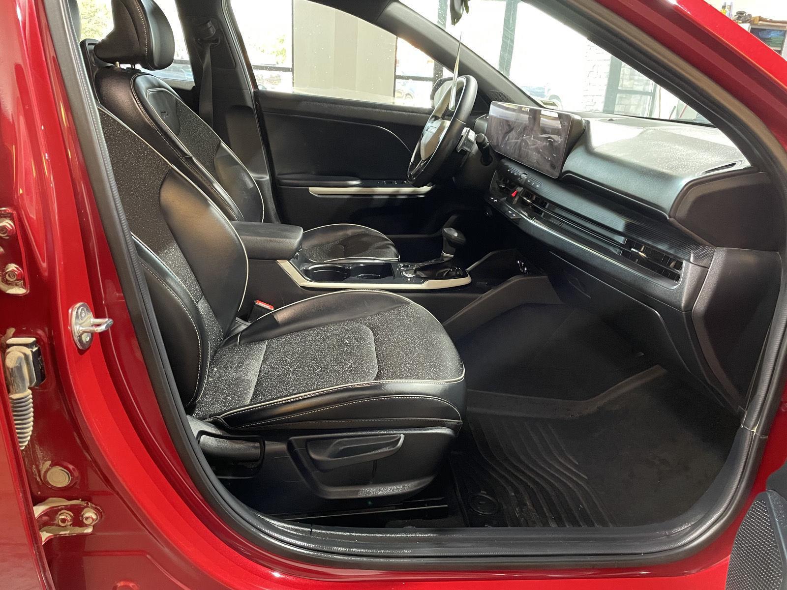 Vehicle photo 19