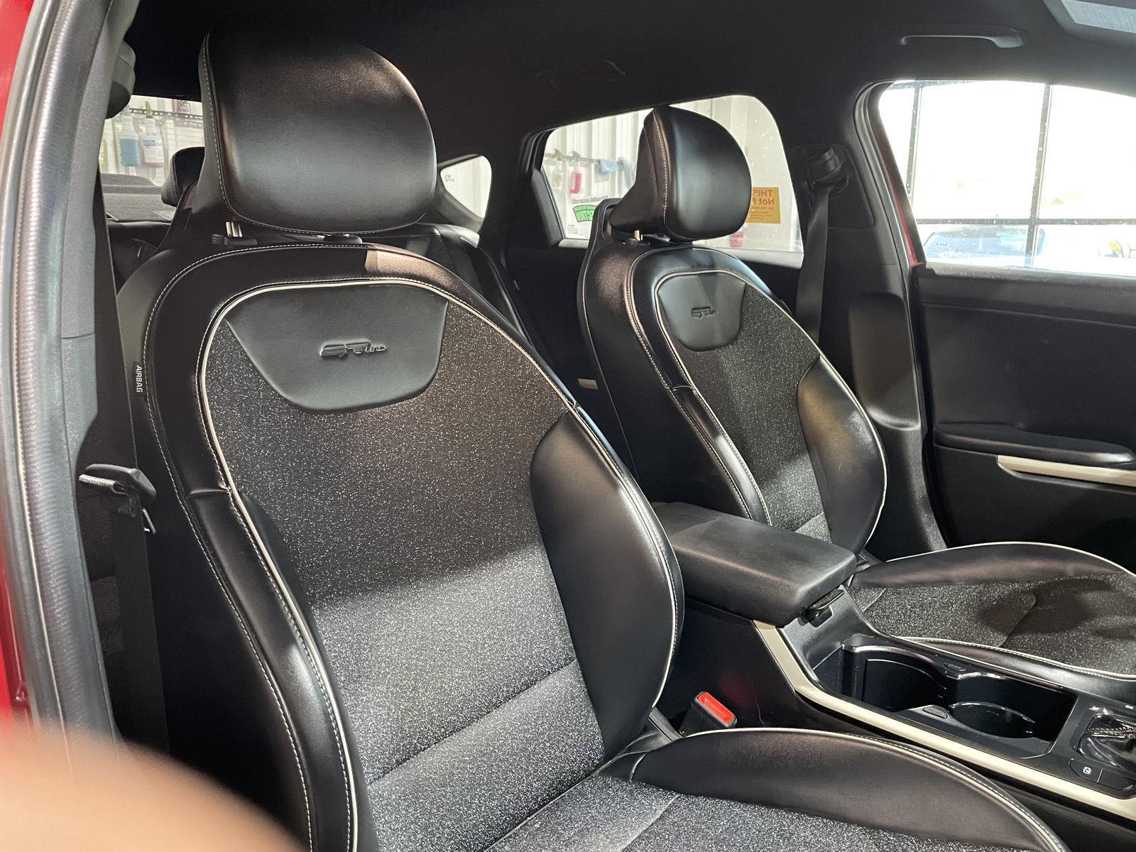 Vehicle photo 20