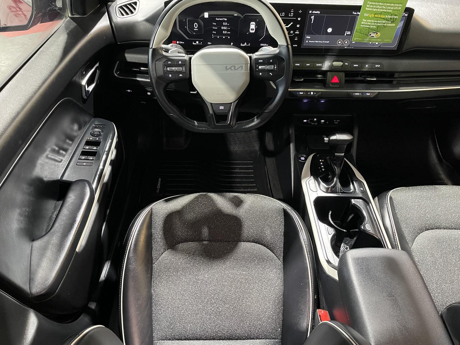 Vehicle photo 22