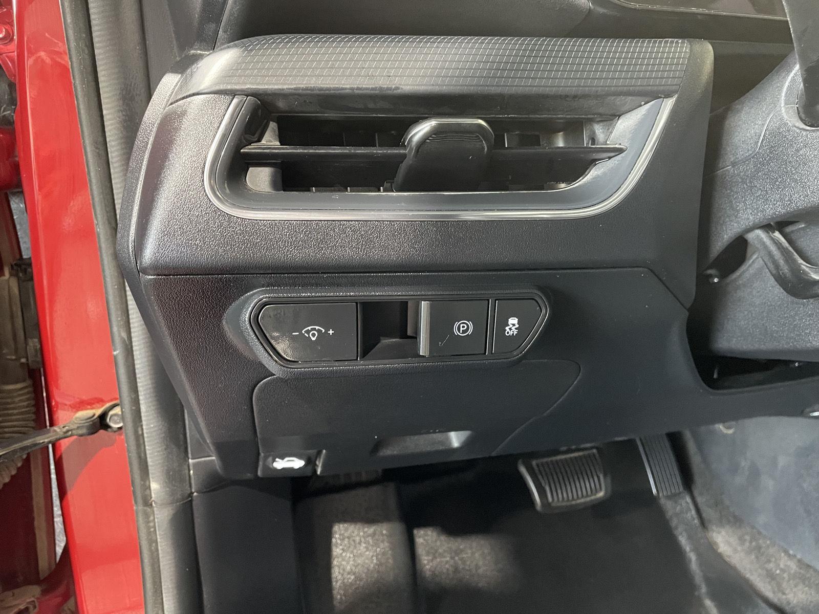Vehicle photo 27