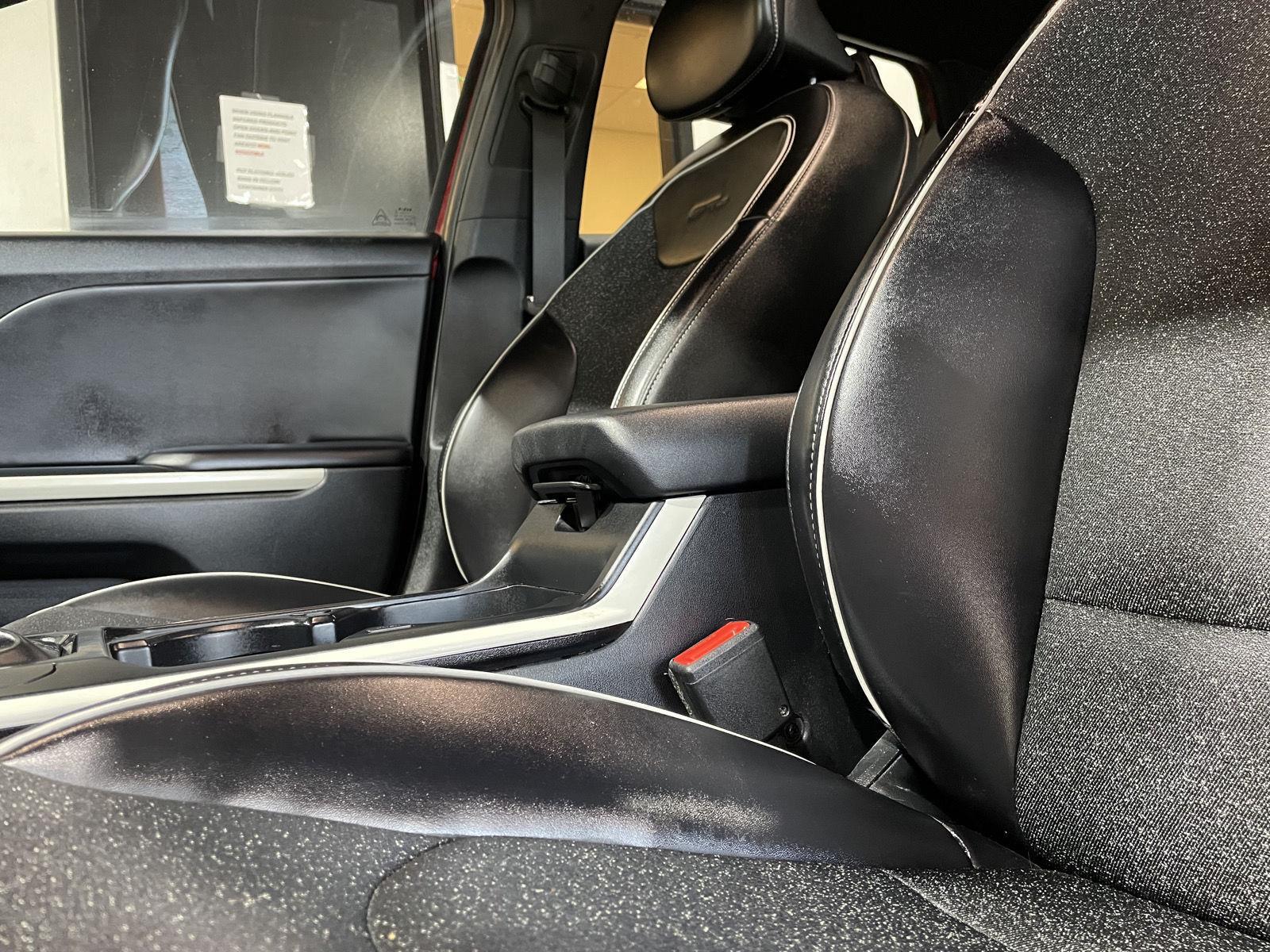 Vehicle photo 28