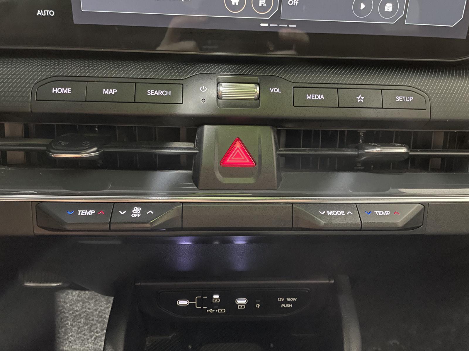 Vehicle photo 32
