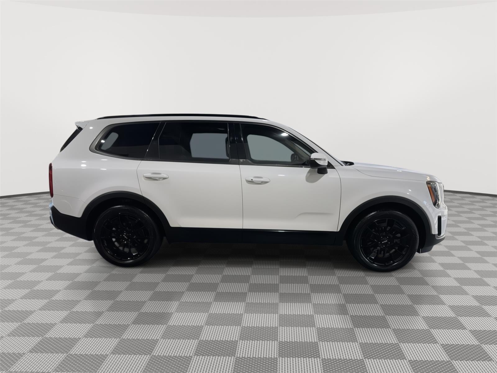 Vehicle photo 5