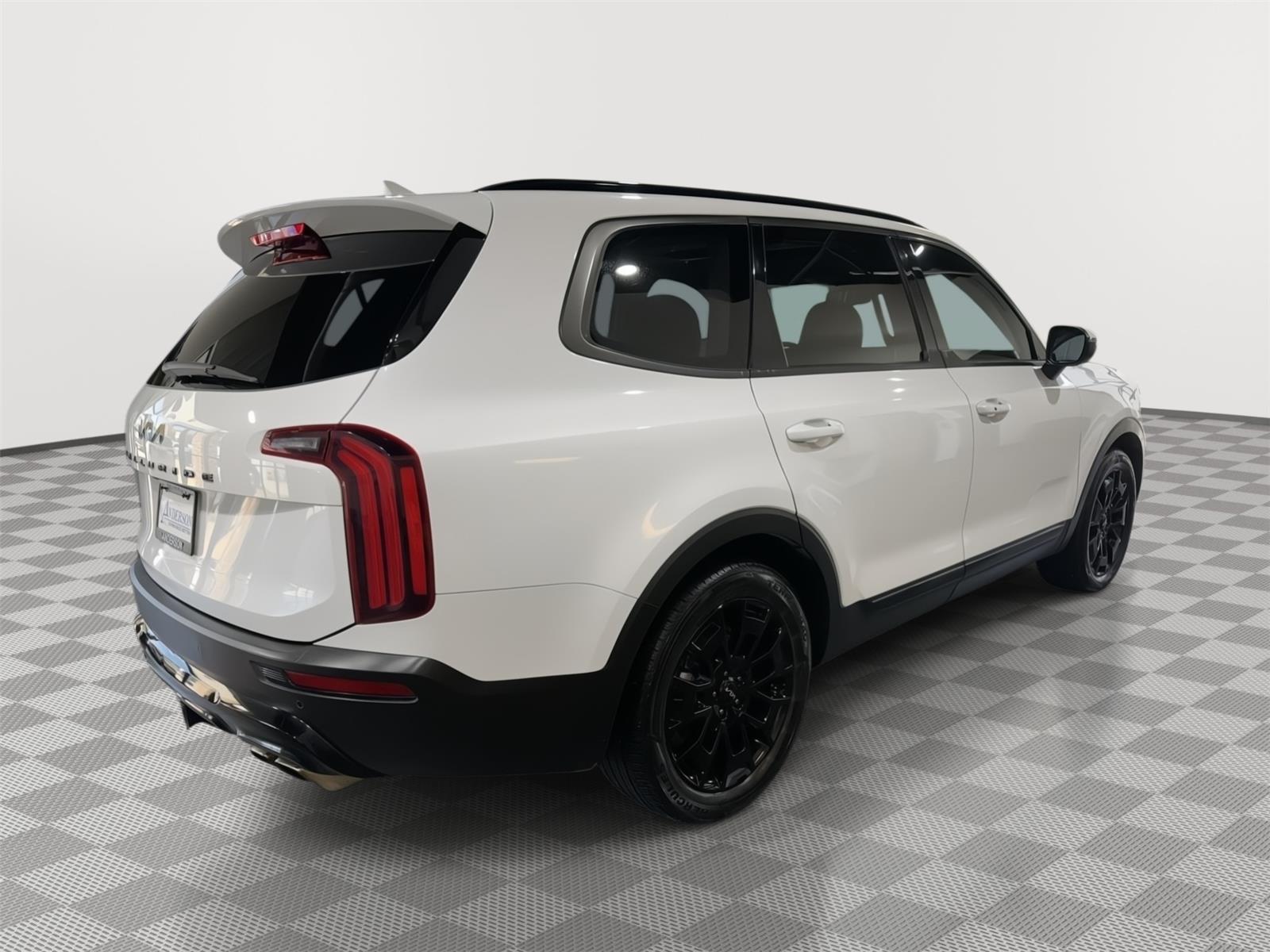 Vehicle photo 6