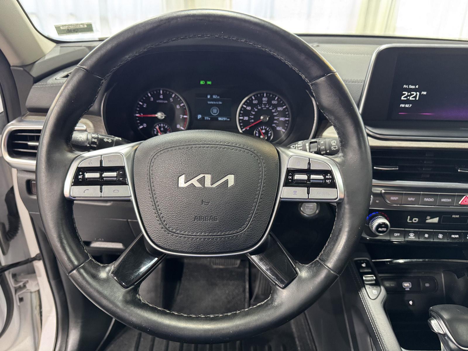 Vehicle photo 11