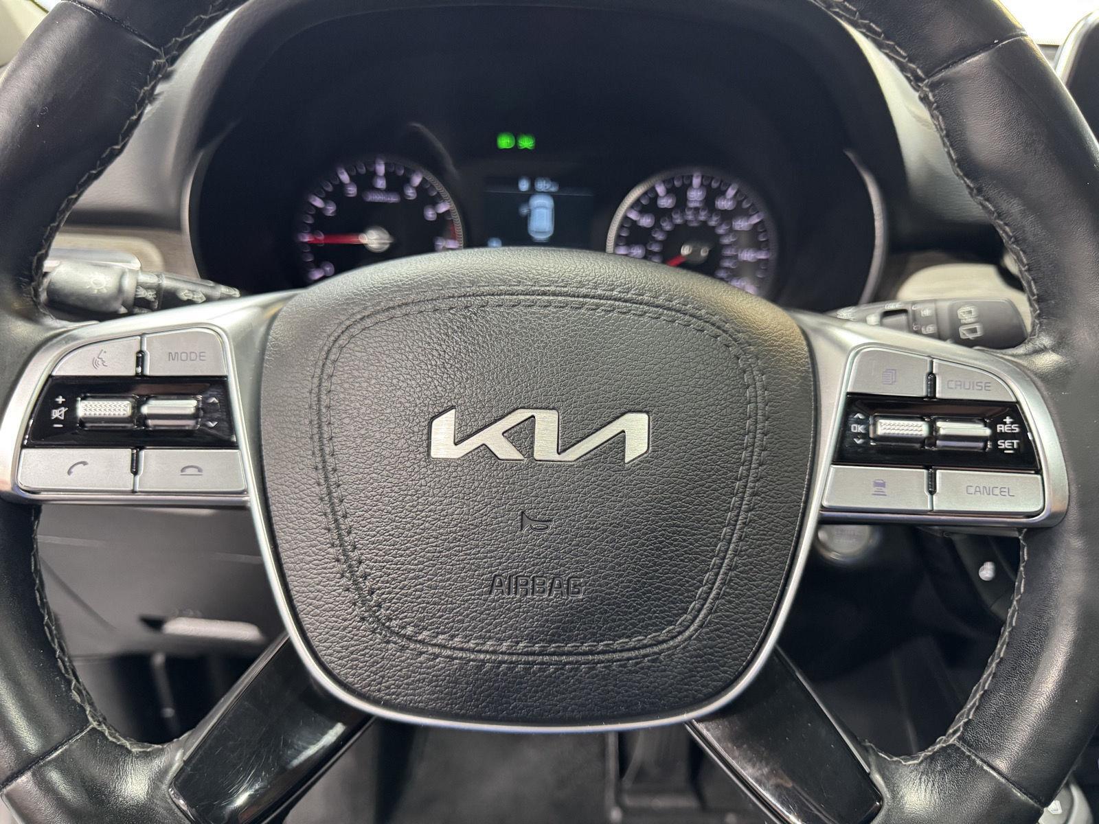 Vehicle photo 12