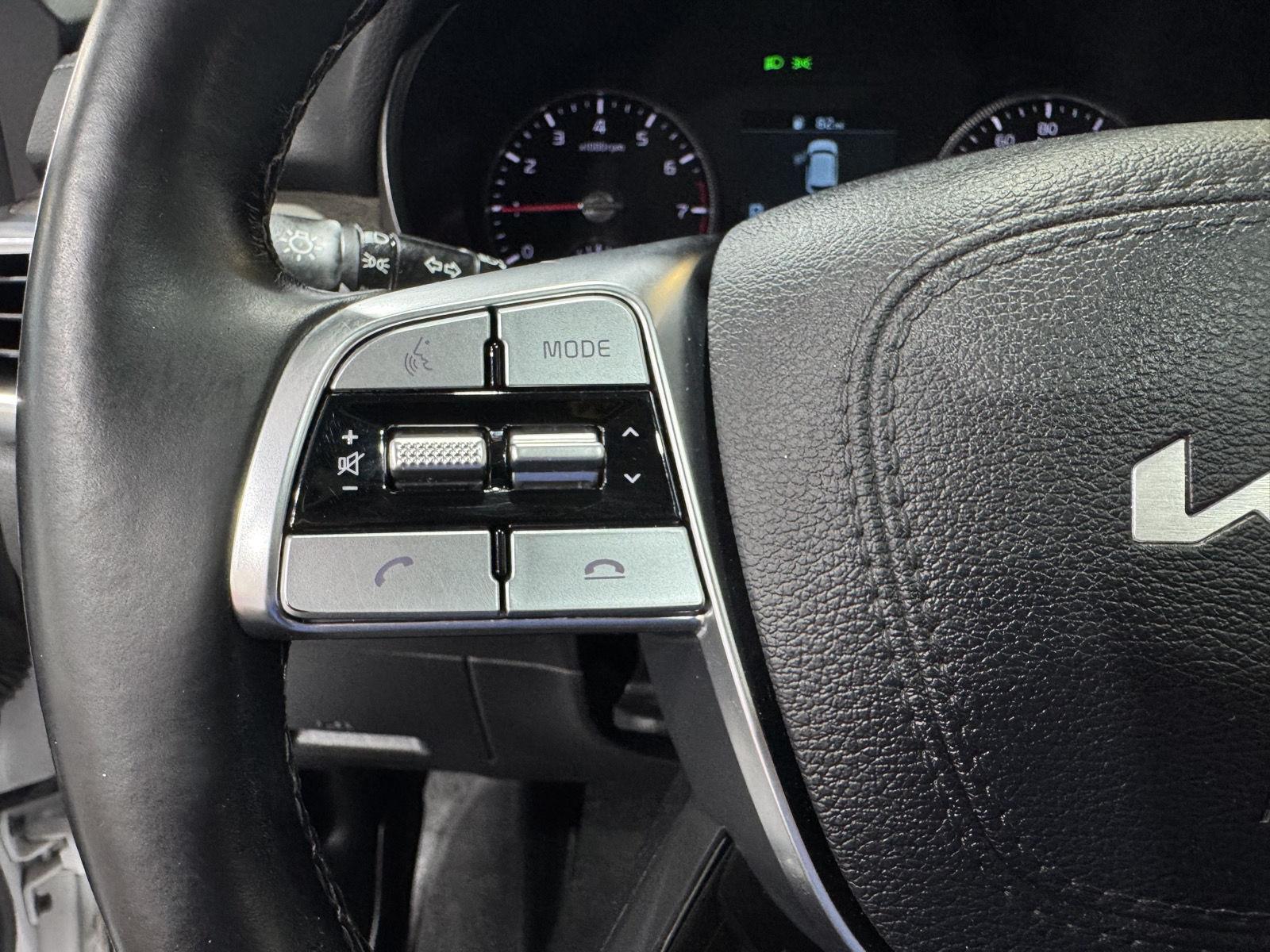 Vehicle photo 13