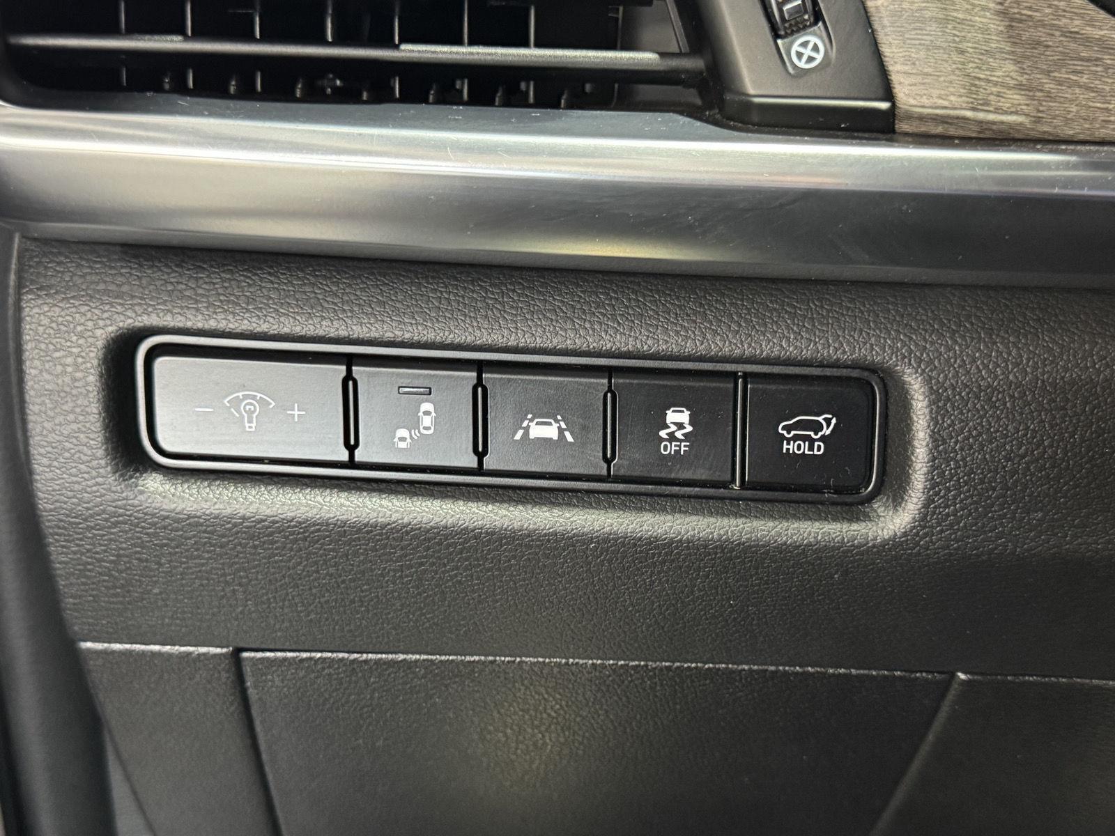 Vehicle photo 14