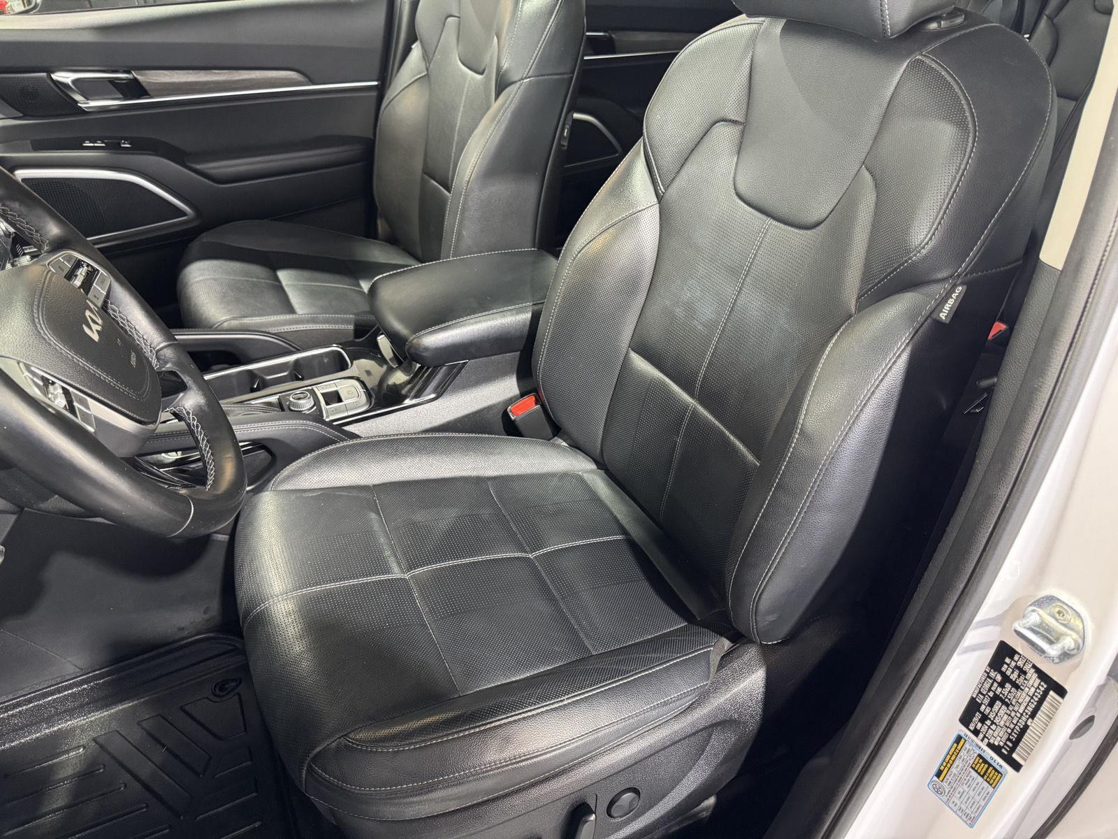 Vehicle photo 17