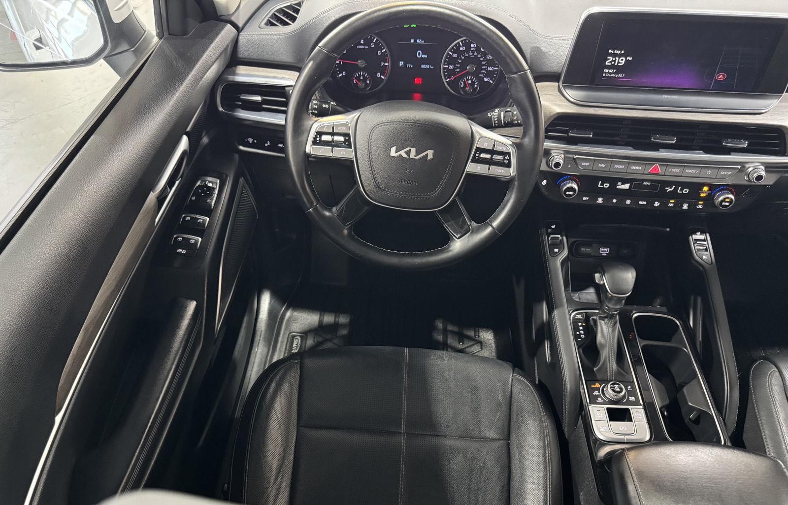 Vehicle photo 19