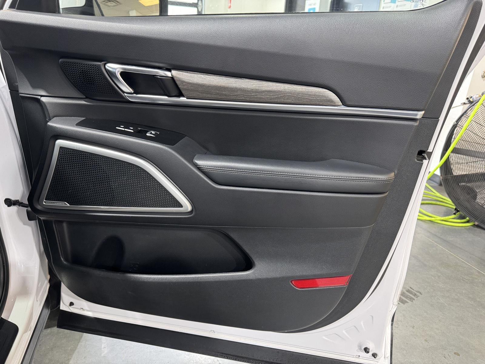 Vehicle photo 21