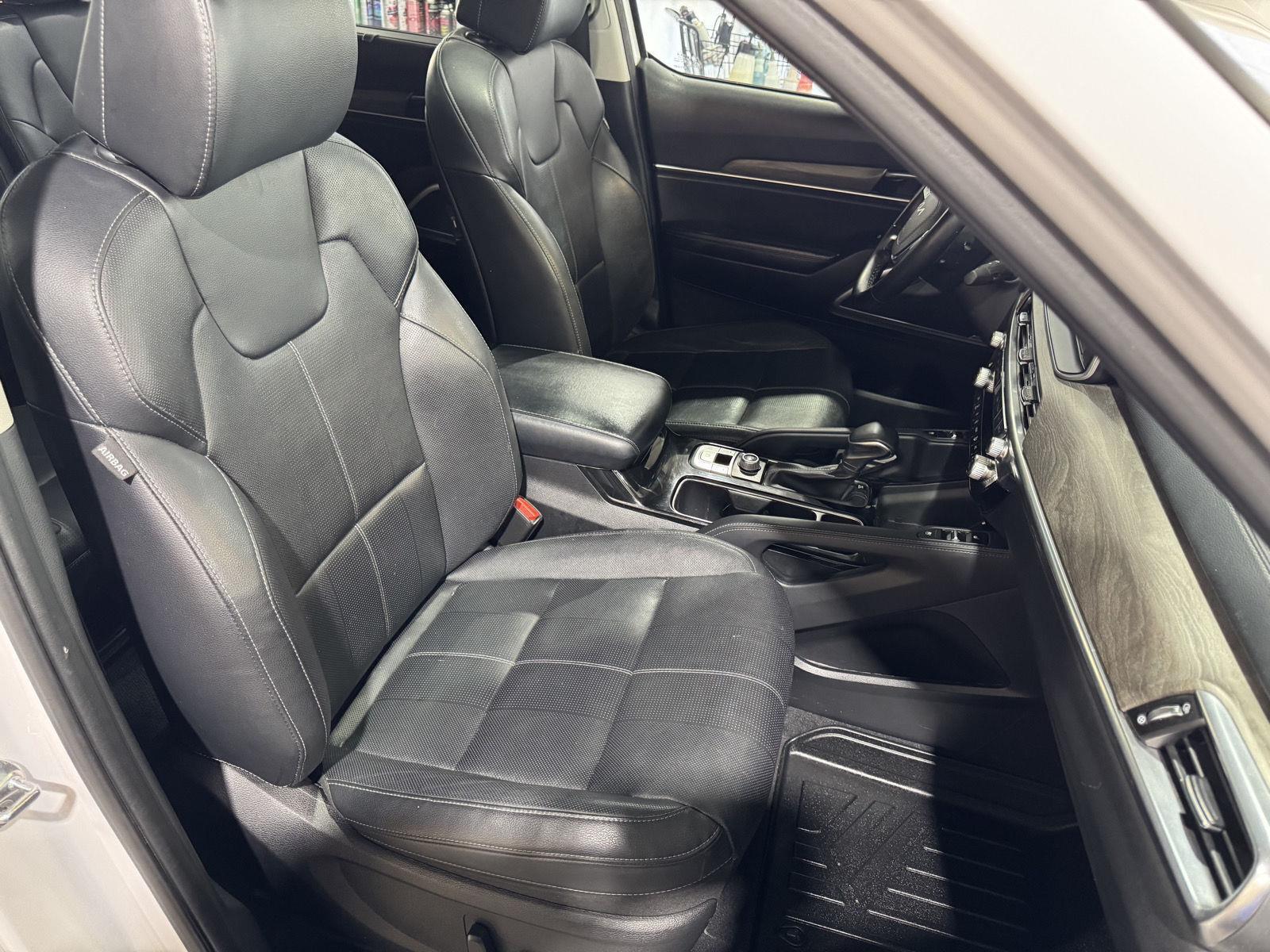 Vehicle photo 23