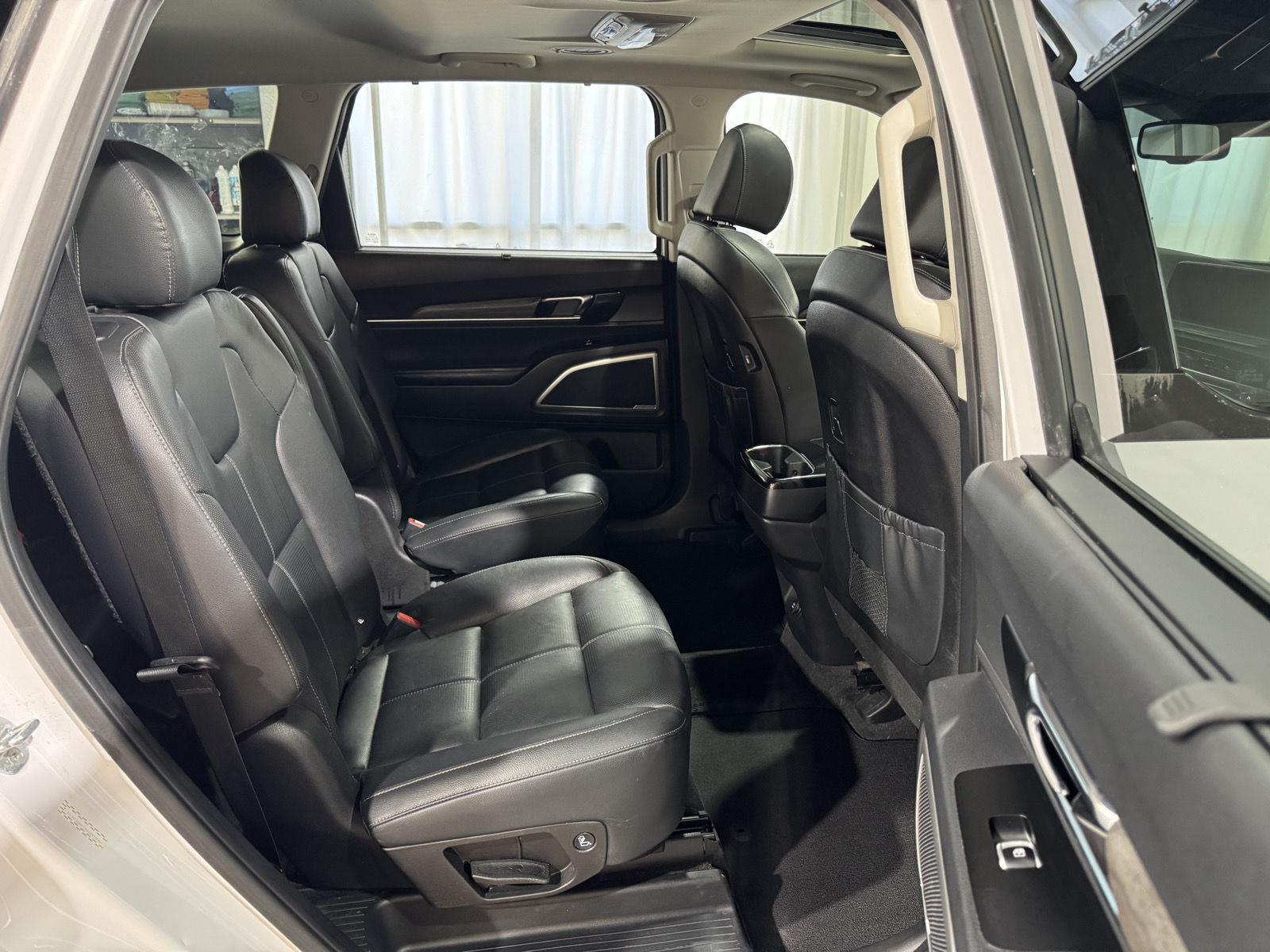 Vehicle photo 26