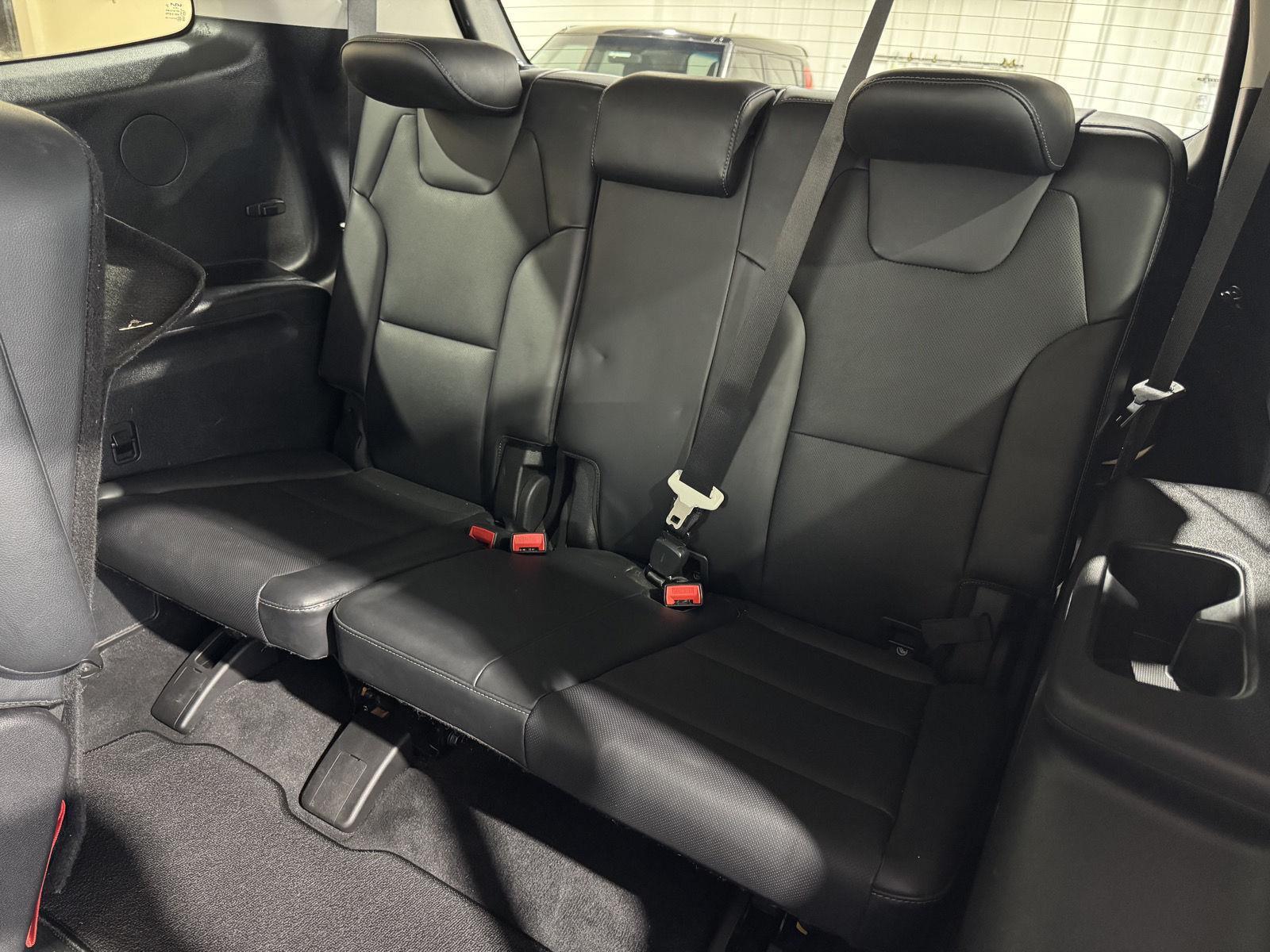 Vehicle photo 30