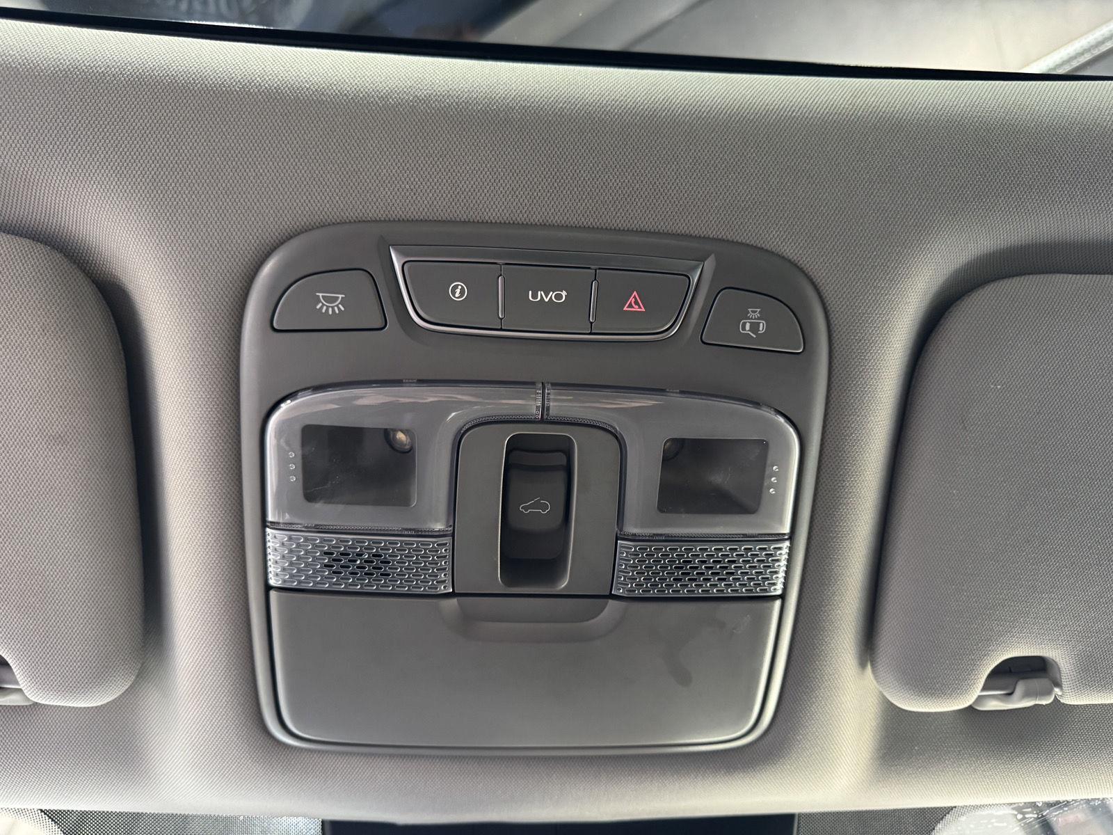 Vehicle photo 31