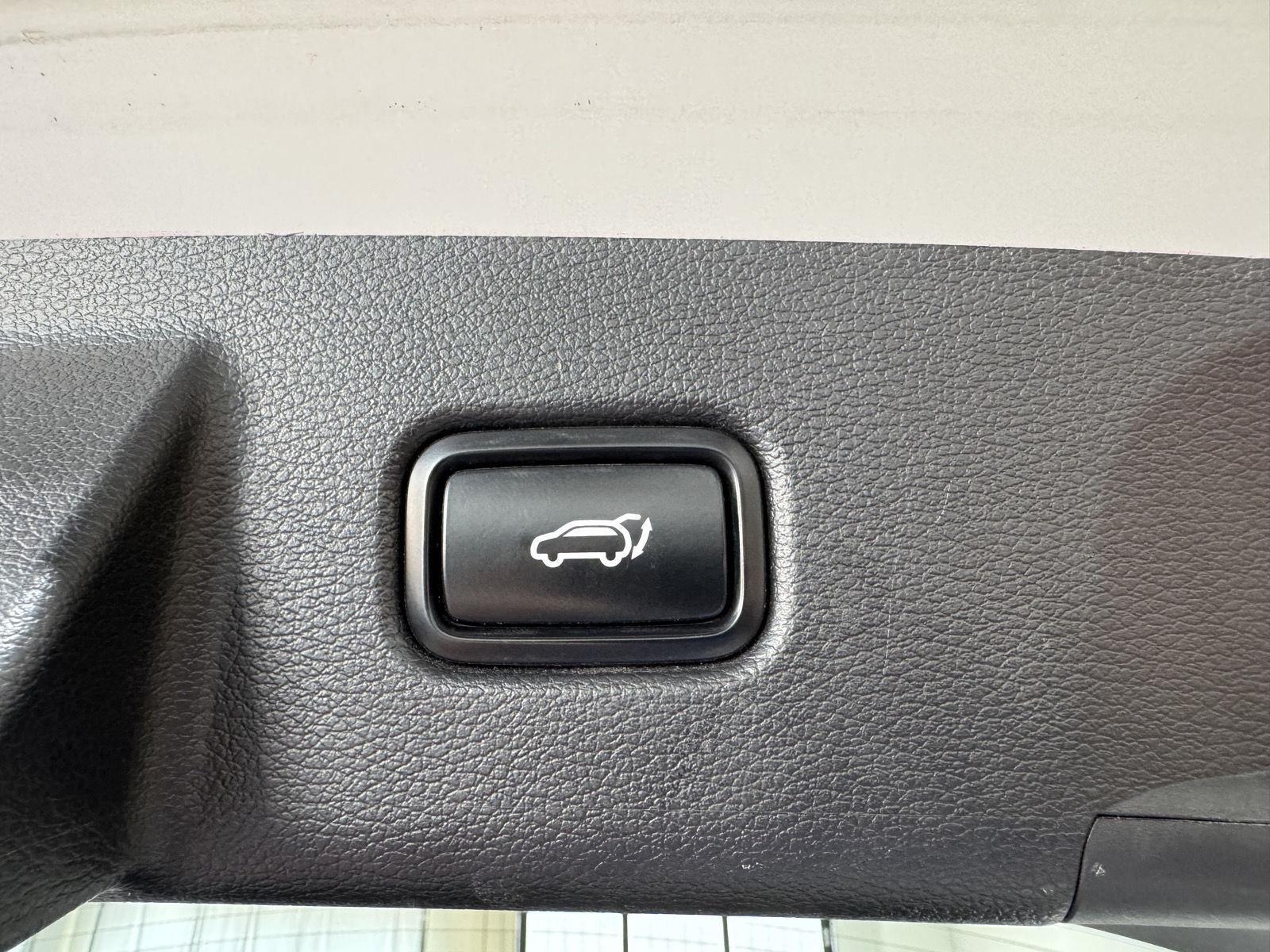 Vehicle photo 48