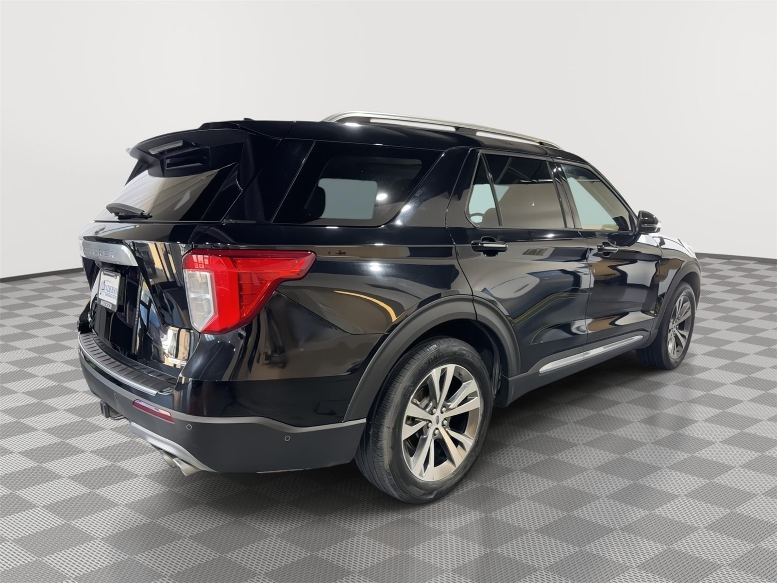 Vehicle photo 7