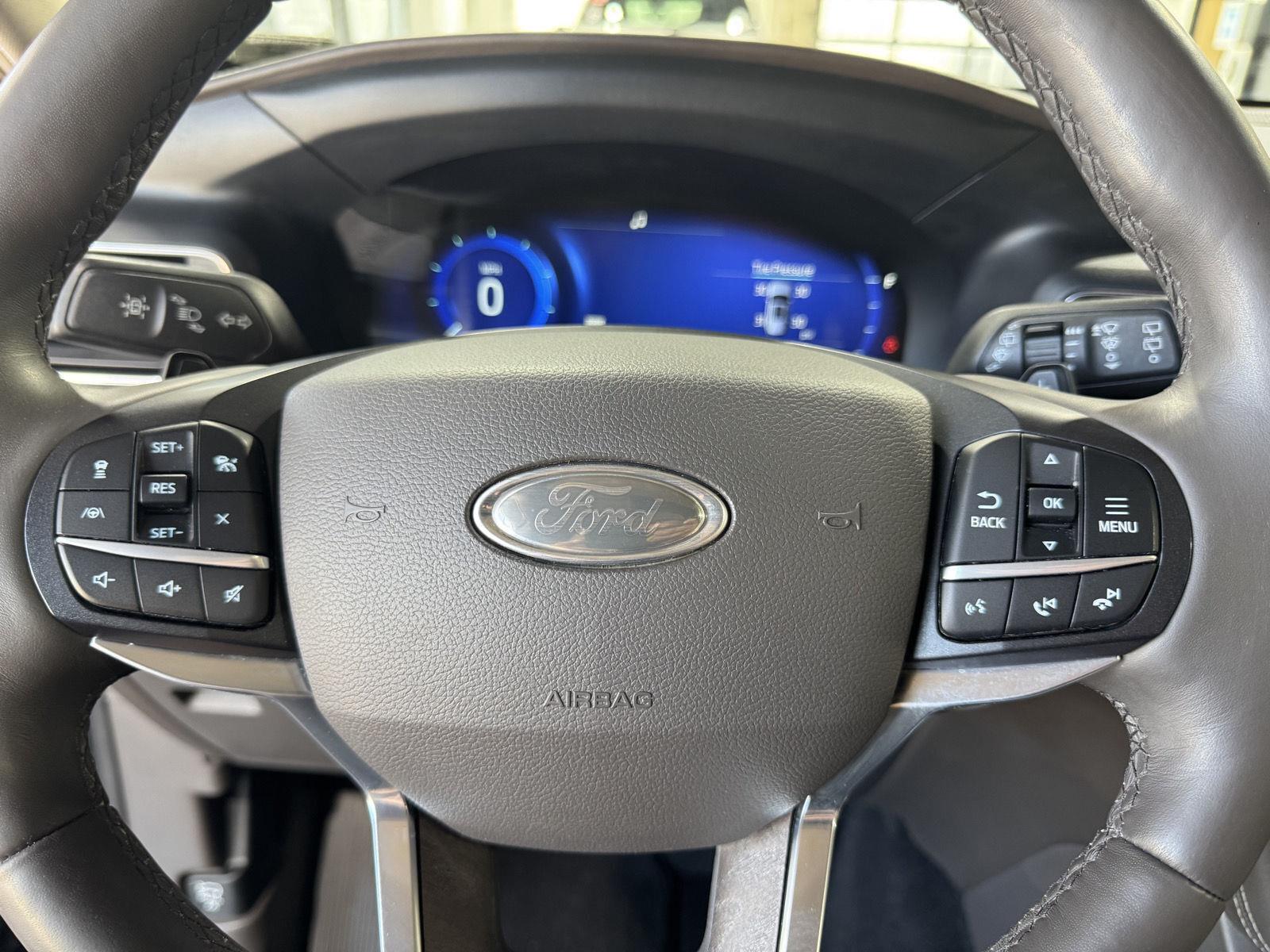 Vehicle photo 12
