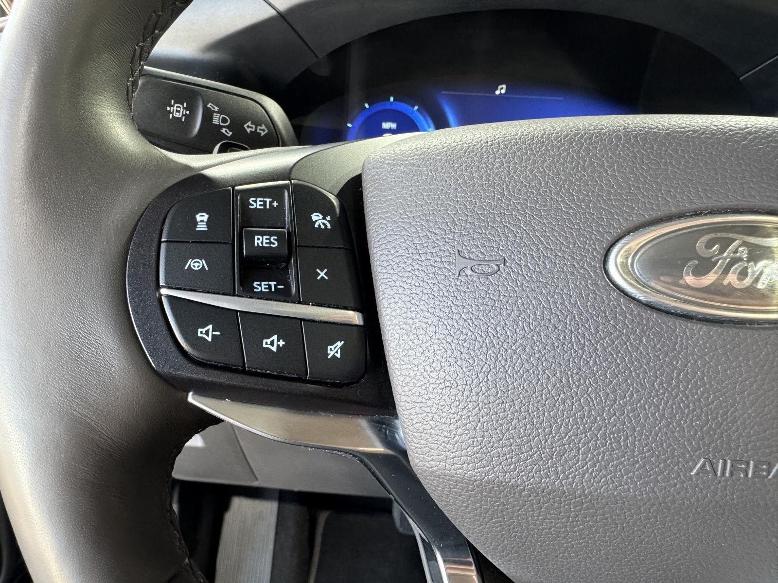 Vehicle photo 13