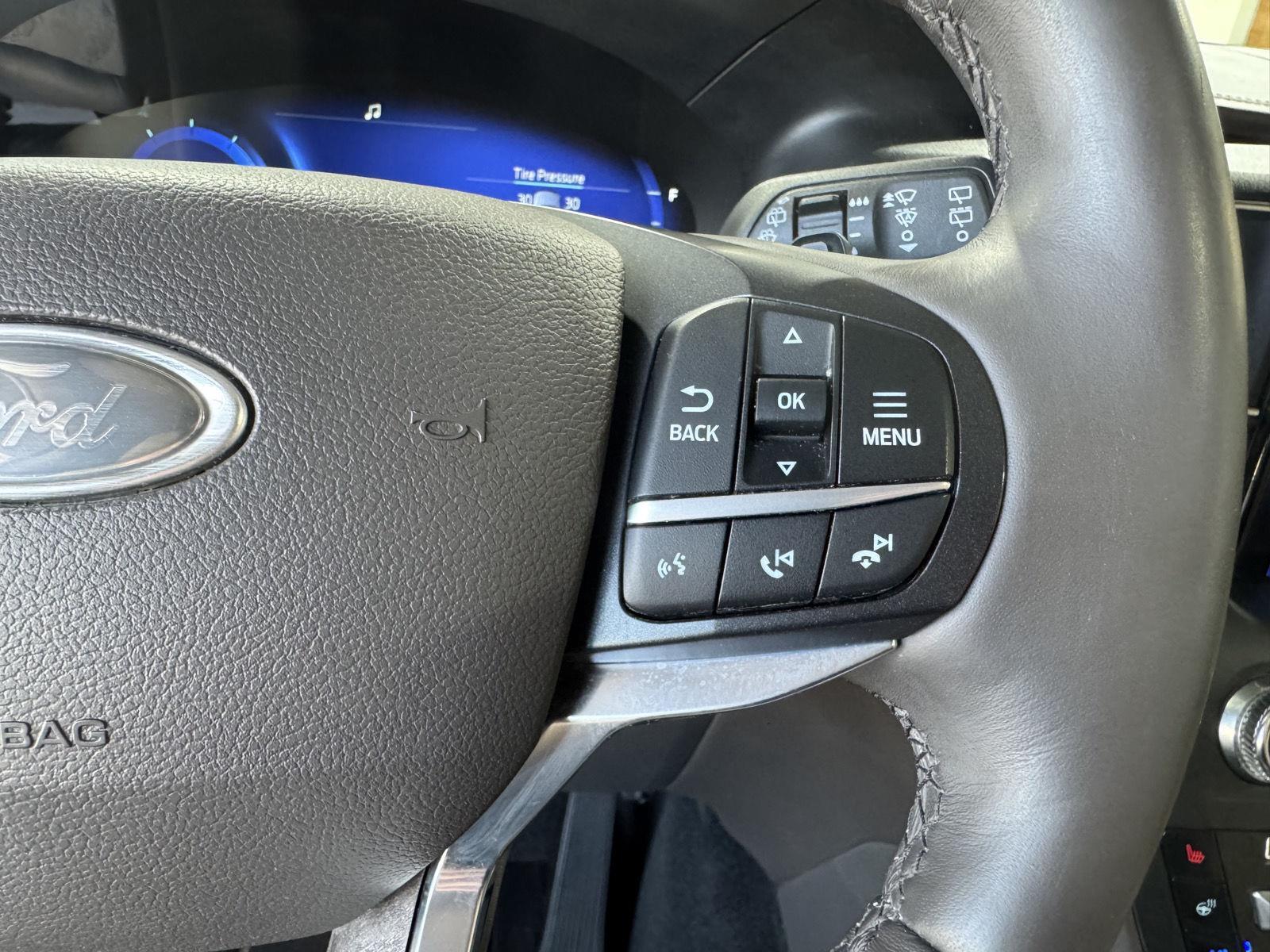 Vehicle photo 14