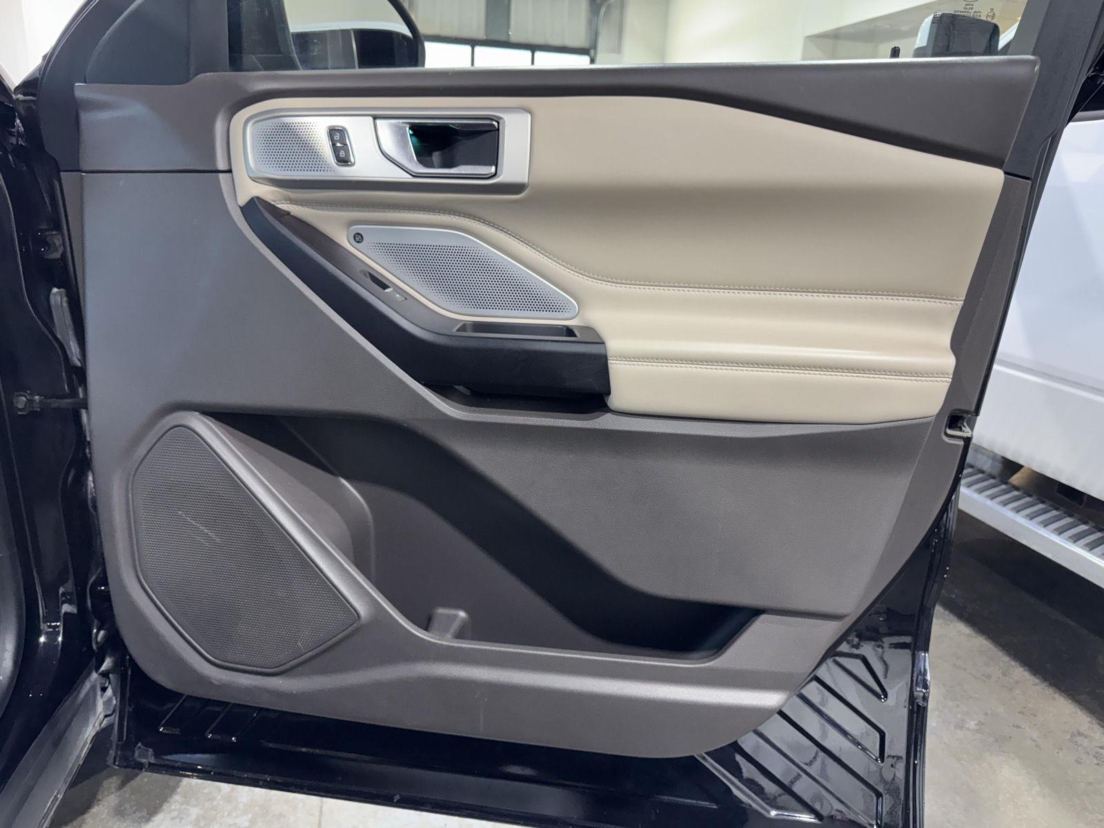 Vehicle photo 22