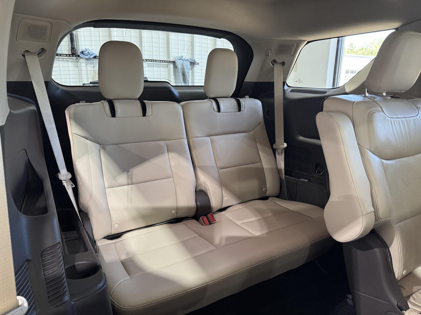 Vehicle photo 30