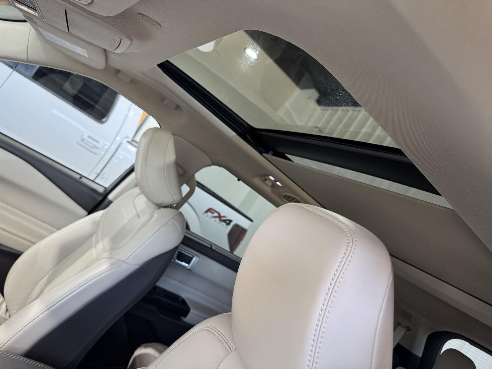 Vehicle photo 32