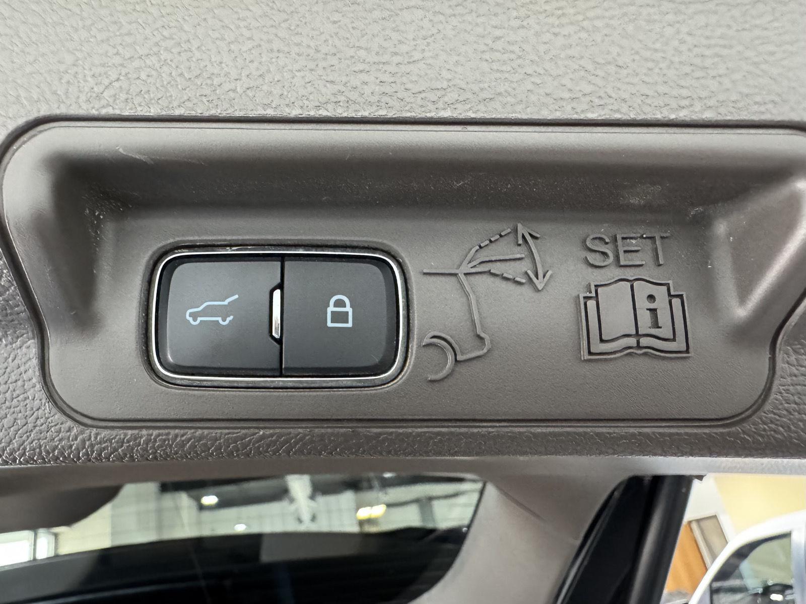 Vehicle photo 46