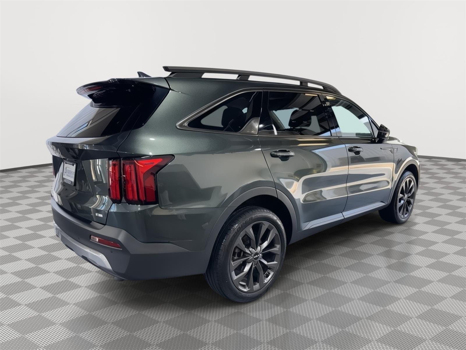 Vehicle photo 8