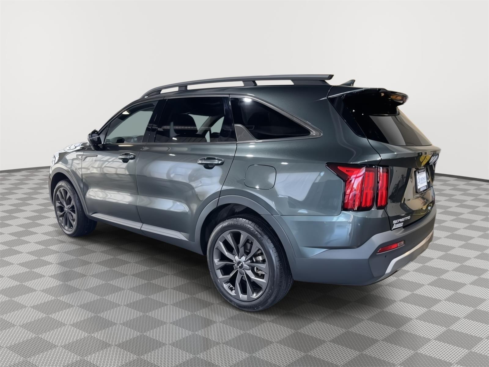 Vehicle photo 10