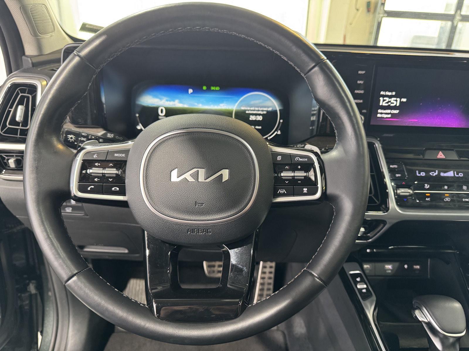 Vehicle photo 12