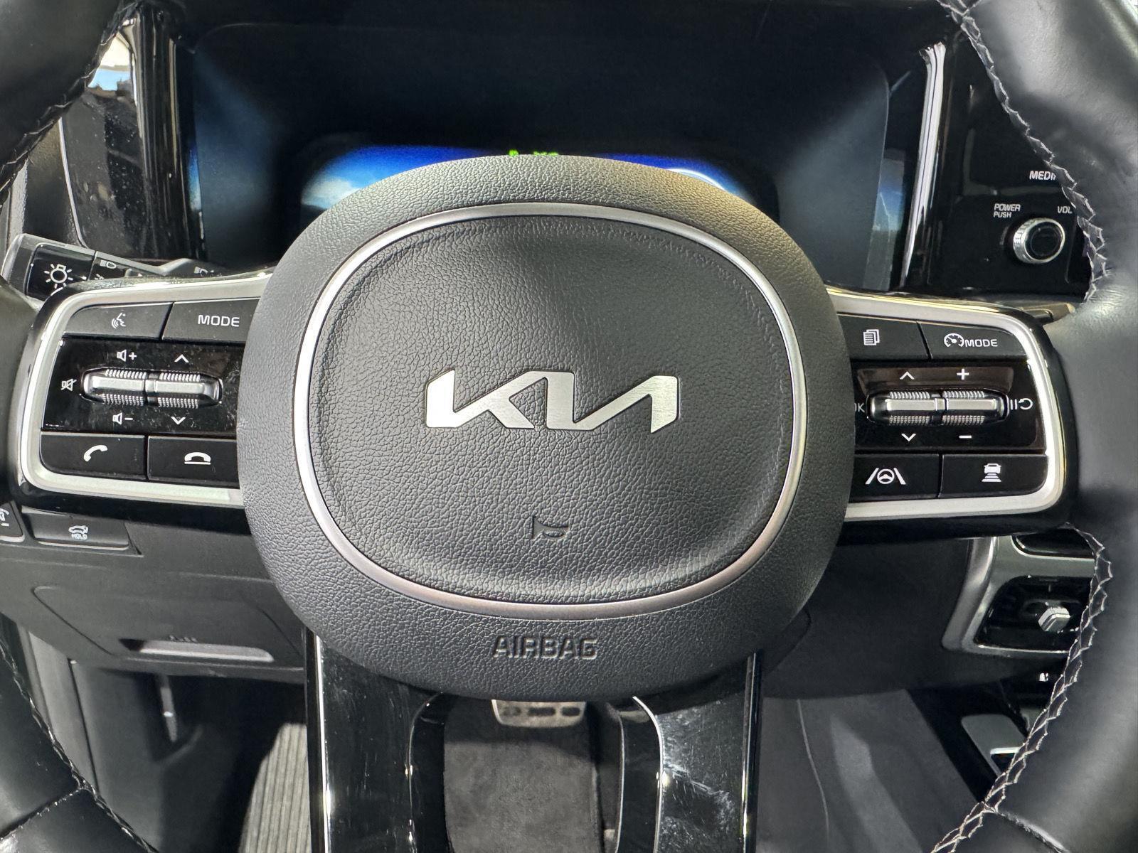 Vehicle photo 13