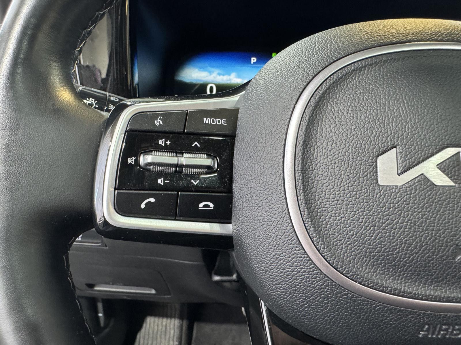 Vehicle photo 14